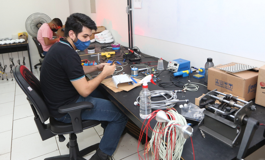 FEITO NO PARANA  -  Ponce Equipamentos, empresa que desenvolve equipamentos para a área da saúde na cidade de Campo Mourao. 08/10/2020 - Foto: Geraldo Bubniak/AEN