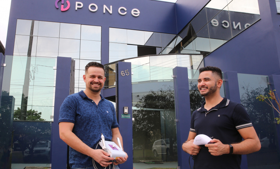 FEITO NO PARANA  - Diretores Luís Danilo de Oliveira e Marcos Adriano Carvalho da Ponce Equipamentos. Empresa que desenvolve equipamentos para a área da saúde na cidade de Campo Mourao. 08/10/2020 - Foto: Geraldo Bubniak/AEN