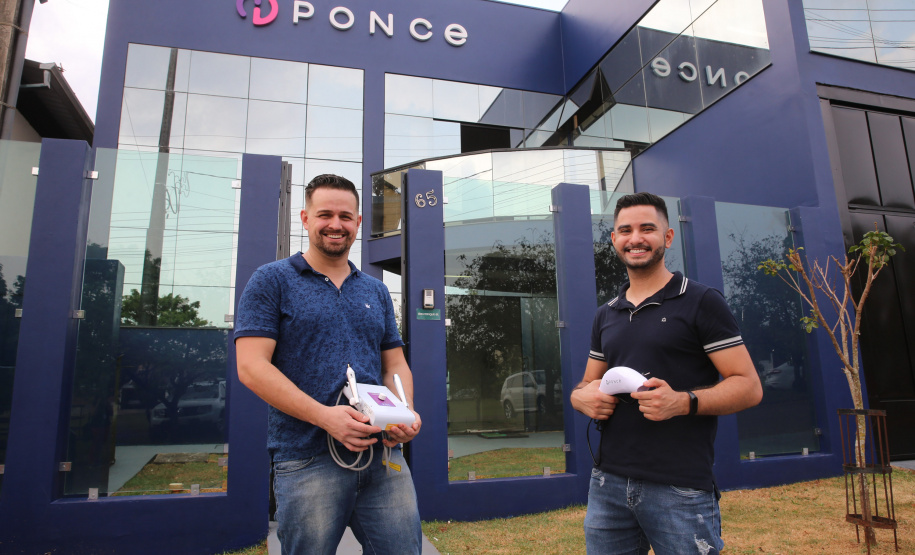 FEITO NO PARANA  - Diretores Luís Danilo de Oliveira e Marcos Adriano Carvalho da Ponce Equipamentos. Empresa que desenvolve equipamentos para a área da saúde na cidade de Campo Mourao. 08/10/2020 - Foto: Geraldo Bubniak/AEN