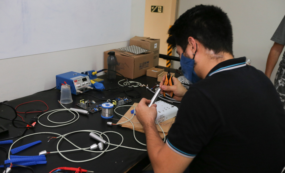 FEITO NO PARANA  -  Ponce Equipamentos, empresa que desenvolve equipamentos para a área da saúde na cidade de Campo Mourao. 08/10/2020 - Foto: Geraldo Bubniak/AEN