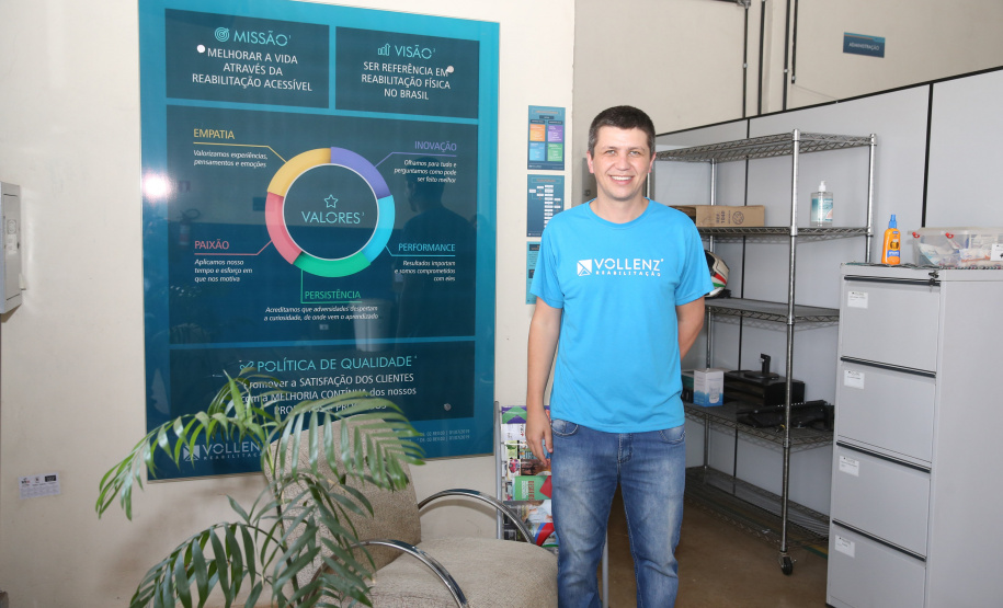 FEITO NO PARANA - Vollenz Reabilitação é uma empresa preparada para melhorar e otimizar a experiência dos pacientes e cuidadores durante o processo de reabilitação. Jackson Bisi fundador da Vollenz.  Campo Mourao - 08/10/2020 - Foto: Geraldo Bubniak/AEN
