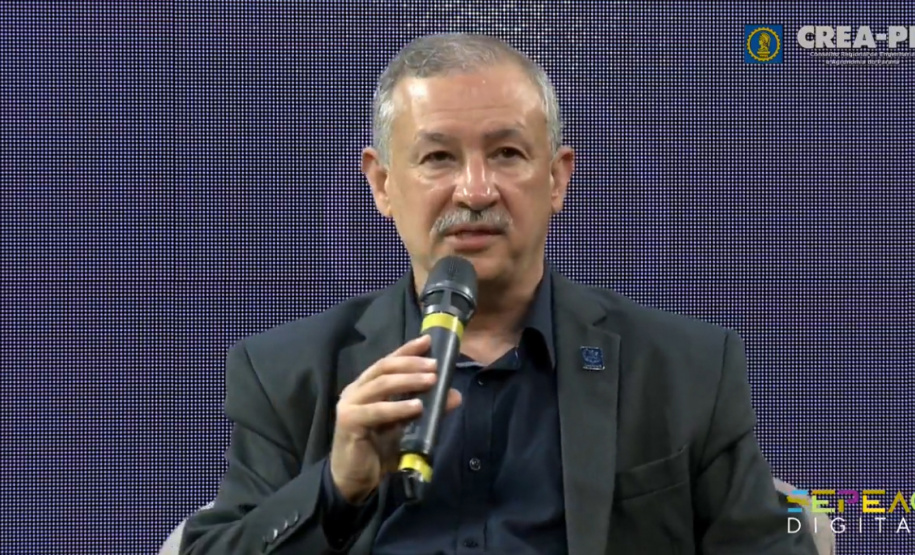 O planejamento dos municípios a longo prazo, de forma sustentável e voltado a cidades acessíveis para todos, foi citado pelo superintendente executivo do Paranacidade, Álvaro Cabrini. Ele participou do painel on-line “A Modernização Contínua do Estado Através da Engenharia”, realizado pelo CREA-PR.
Foto: SEDU