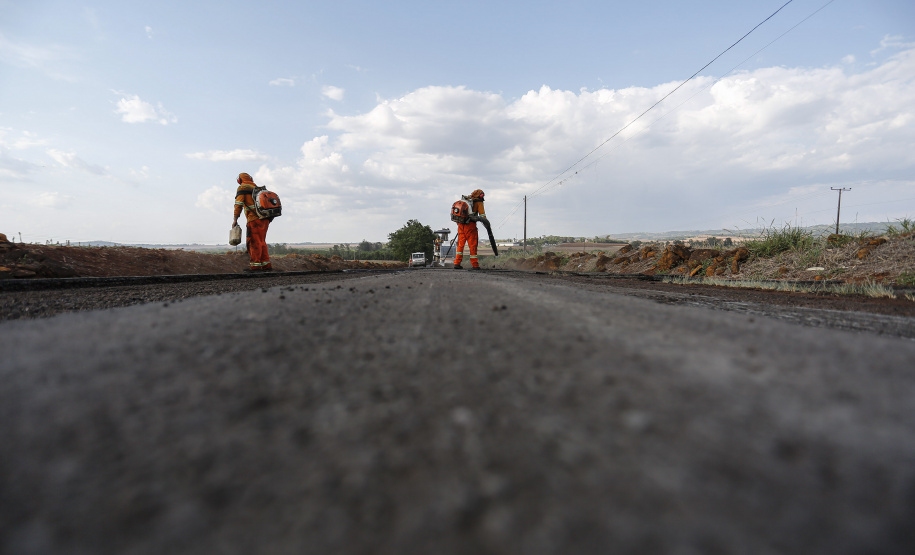 Missal - 21-10-2020 - Recape asfáltico na PR 495 em Missal - Foto : Jonathan Campos / AEN