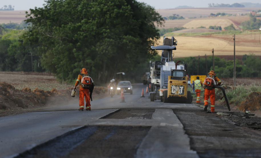 Missal - 21-10-2020 - Recape asfáltico na PR 495 em Missal - Foto : Jonathan Campos / AEN