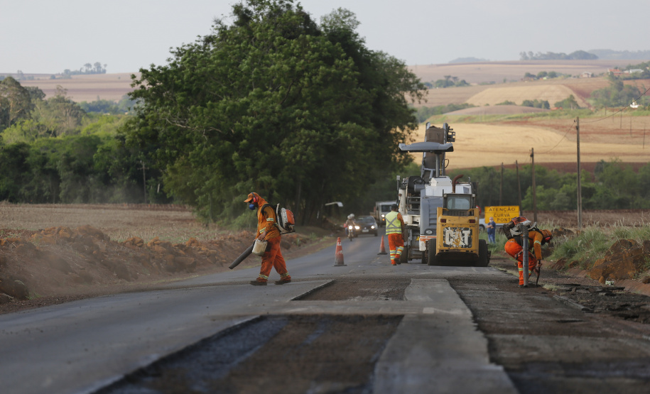 Missal - 21-10-2020 - Recape asfáltico na PR 495 em Missal - Foto : Jonathan Campos / AEN