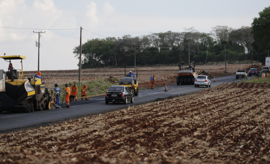 Missal - 21-10-2020 - Recape asfáltico na PR 495 em Missal - Foto : Jonathan Campos / AEN
