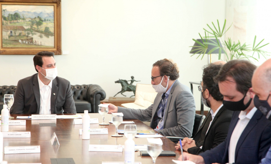 Reunião A partir do ano que vem, 246 edificações públicas do Paraná vão produzir sua própria energia elétrica