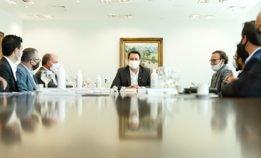 A partir do ano que vem, 246 edificações públicas do Paraná vão produzir sua própria energia elétrica