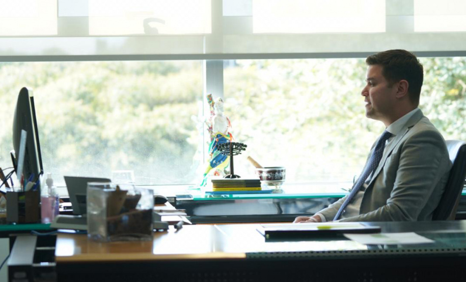 No Paraná, embora os indicadores econômicos já venham dando sinais de recuperação, a pandemia do coronavírus ainda não acabou e, por isso, o Governo do Estado foca em sustentabilidade. Essa foi a tônica da participação do chefe da Casa Civil, Guto Silva, em evento internacional promovido pela Organização para Cooperação e Desenvolvimento Econômico (OCDE), nesta terça-feira (17). Foto:Guilherme Flores/Casa Civil