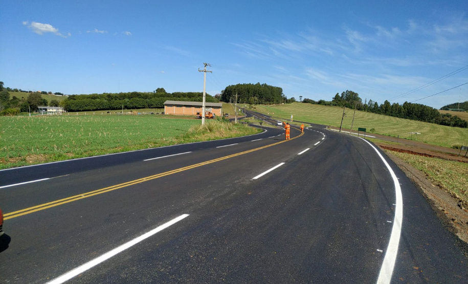 Serviços de conservação entre Dois Vizinhos e Cruzeiro do Iguaçu. Foto:DER