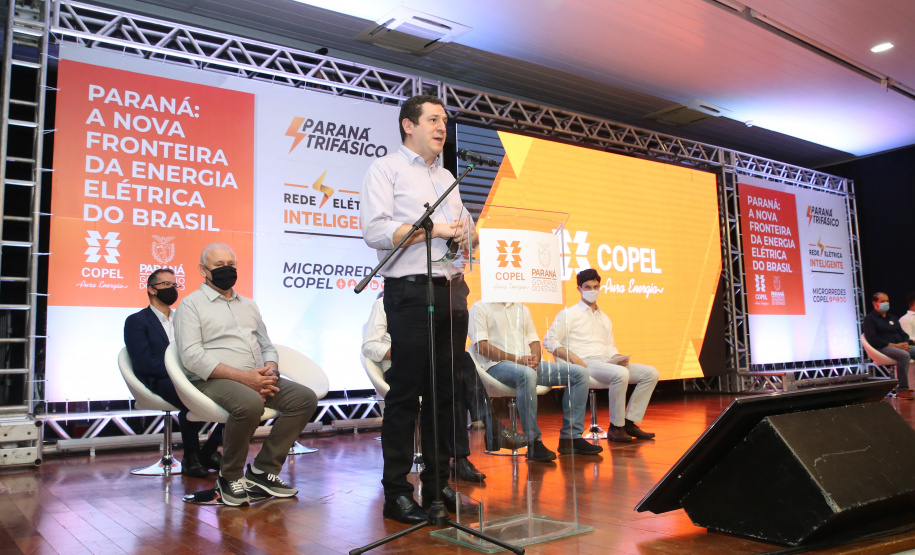 Copel Palotina O governador Carlos Massa Ratinho Junior e o presidente da Copel, Daniel Pimentel Slaviero, apresentam nesta quarta-feira (18), em Palotina, no Oeste do Estado, uma chamada pública para a contratação de energia proveniente de autogeradores, na CVale em Palotina. Na foto Maximiliano Andres Orfali, diretor geral da Copal Distribuiçao em sua apresentaçao.Palotina, 18/11/2020 - Foto: Geraldo Bubniak/AEN
