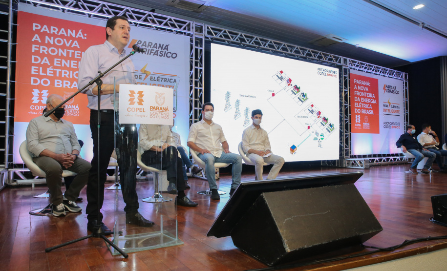 Copel Palotina O governador Carlos Massa Ratinho Junior e o presidente da Copel, Daniel Pimentel Slaviero, apresentam nesta quarta-feira (18), em Palotina, no Oeste do Estado, uma chamada pública para a contratação de energia proveniente de autogeradores, na CVale em Palotina. Na foto Maximiliano Andres Orfali, diretor geral da Copal Distribuiçao em sua apresentaçao.Palotina, 18/11/2020 - Foto: Geraldo Bubniak/AEN