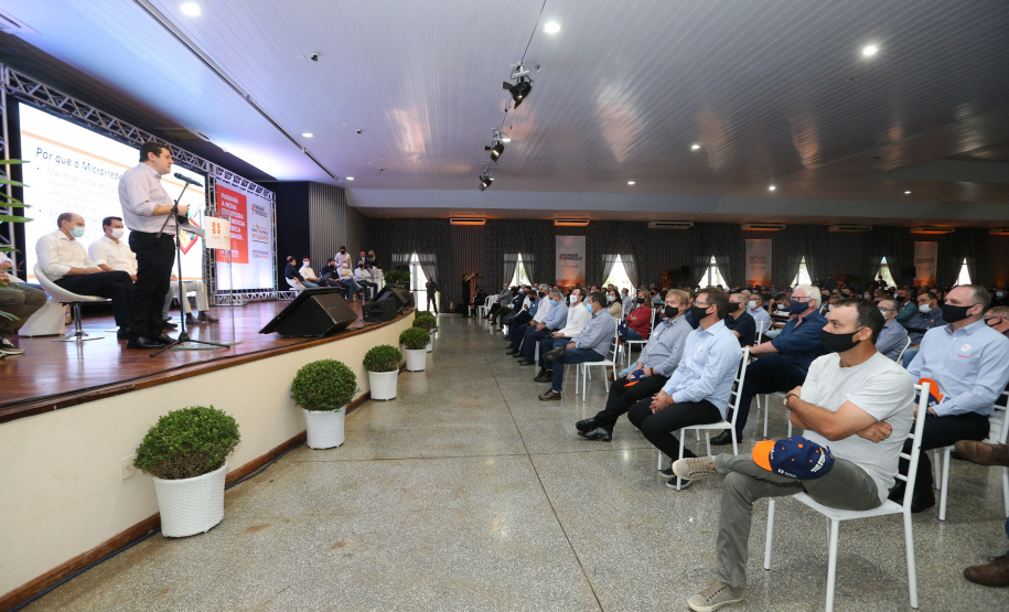 Copel Palotina O governador Carlos Massa Ratinho Junior e o presidente da Copel, Daniel Pimentel Slaviero, apresentam nesta quarta-feira (18), em Palotina, no Oeste do Estado, uma chamada pública para a contratação de energia proveniente de autogeradores, na CVale em Palotina. Na foto Maximiliano Andres Orfali, diretor geral da Copal Distribuiçao em sua apresentaçao.Palotina, 18/11/2020 - Foto: Geraldo Bubniak/AEN