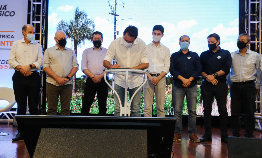 Copel Palotina O governador Carlos Massa Ratinho Junior e o presidente da Copel, Daniel Pimentel Slaviero, apresentam nesta quarta-feira (18), em Palotina, no Oeste do Estado, uma chamada pública para a contratação de energia proveniente de autogeradores, na CVale em Palotina.Palotina, 18/11/2020 - Foto: Geraldo Bubniak/AEN