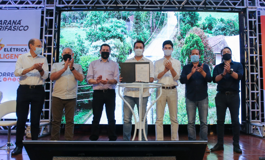 Copel Palotina O governador Carlos Massa Ratinho Junior e o presidente da Copel, Daniel Pimentel Slaviero, apresentam nesta quarta-feira (18), em Palotina, no Oeste do Estado, uma chamada pública para a contratação de energia proveniente de autogeradores, na CVale em Palotina.Palotina, 18/11/2020 - Foto: Geraldo Bubniak/AEN