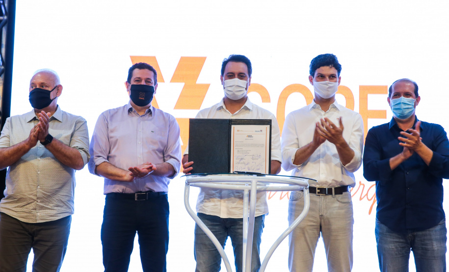 Copel Palotina O governador Carlos Massa Ratinho Junior e o presidente da Copel, Daniel Pimentel Slaviero, apresentam nesta quarta-feira (18), em Palotina, no Oeste do Estado, uma chamada pública para a contratação de energia proveniente de autogeradores, na CVale em Palotina.Palotina, 18/11/2020 - Foto: Geraldo Bubniak/AEN