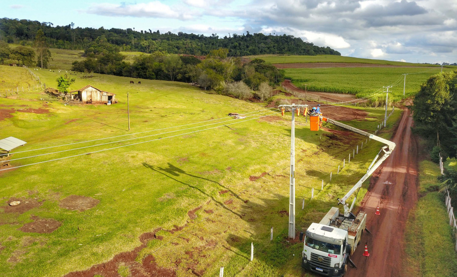 O programa Paraná Trifásico alcançou 2,5 mil quilômetros de novas redes de energia elétrica no Estado