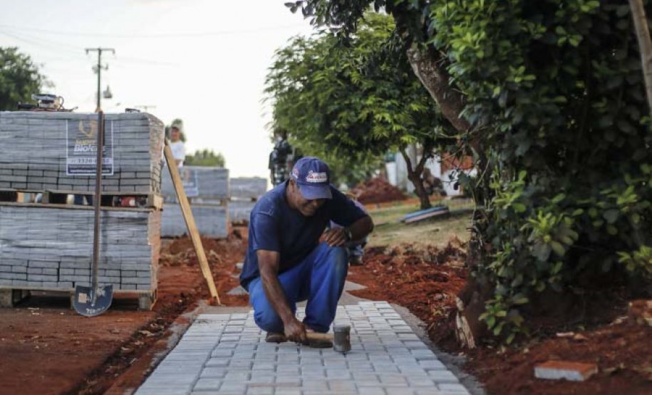 BRAGANEY - 23-10-2020 - Obras de Pavimentação asfáltica e calçada na cidade de Braganey - Foto : Jonathan Campos / AEN