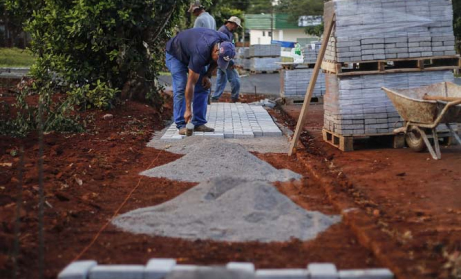 BRAGANEY - 23-10-2020 - Obras de Pavimentação asfáltica e calçada na cidade de Braganey - Foto : Jonathan Campos / AEN