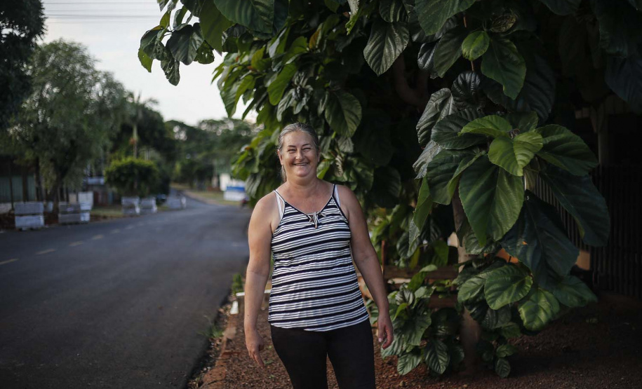 BRAGANEY - 23-10-2020 - Obras de Pavimentação asfáltica e calçada na cidade de Braganey -Na foto Antonia Salete Wening - Foto : Jonathan Campos / AEN