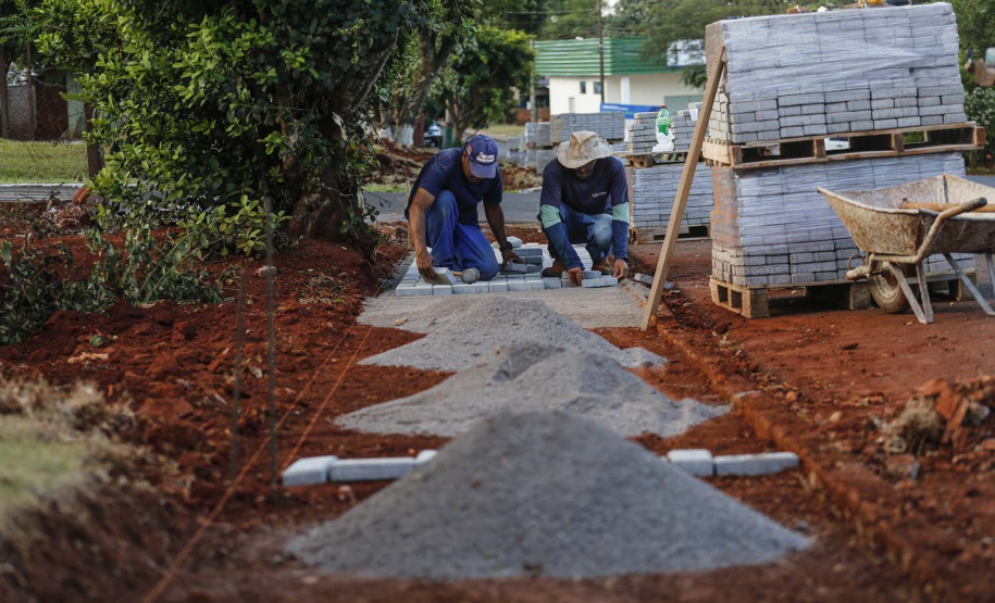 BRAGANEY - 23-10-2020 - Obras de Pavimentação asfáltica e calçada na cidade de Braganey - Foto : Jonathan Campos / AEN