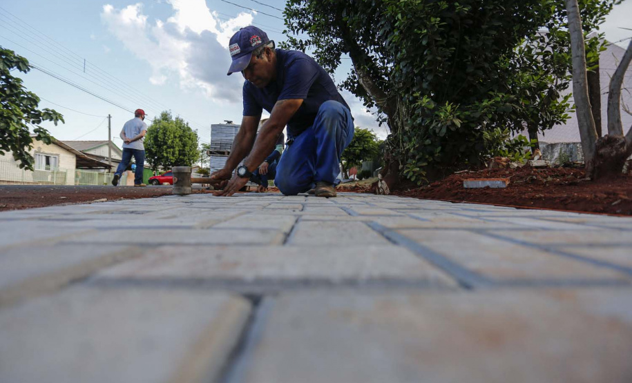 BRAGANEY - 23-10-2020 - Obras de Pavimentação asfáltica e calçada na cidade de Braganey - Foto : Jonathan Campos / AEN