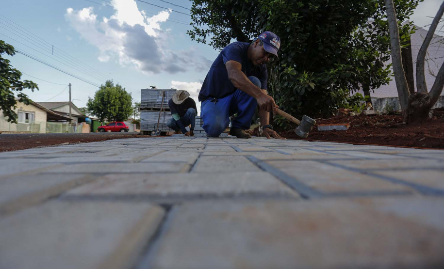 BRAGANEY - 23-10-2020 - Obras de Pavimentação asfáltica e calçada na cidade de Braganey - Foto : Jonathan Campos / AEN