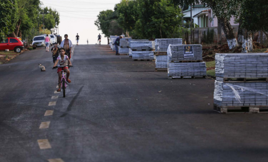 BRAGANEY - 23-10-2020 - Obras de Pavimentação asfáltica e calçada na cidade de Braganey - Foto : Jonathan Campos / AEN