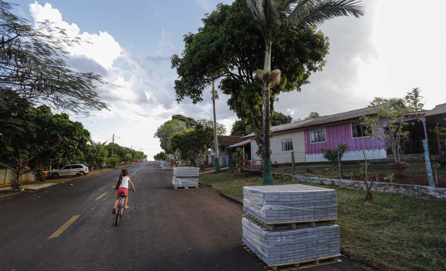BRAGANEY - 23-10-2020 - Obras de Pavimentação asfáltica e calçada na cidade de Braganey - Foto : Jonathan Campos / AEN
