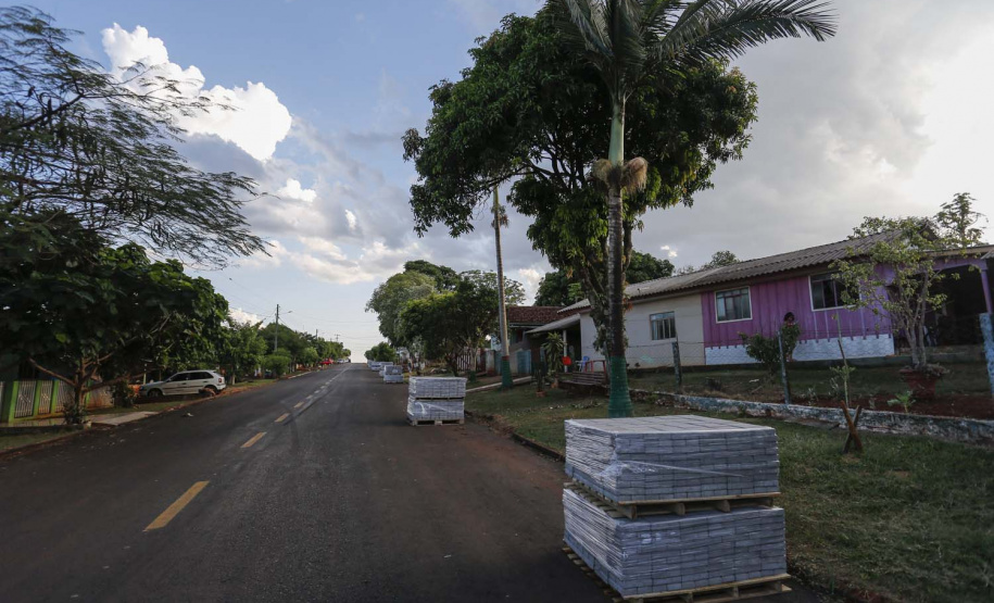 BRAGANEY - 23-10-2020 - Obras de Pavimentação asfáltica e calçada na cidade de Braganey - Foto : Jonathan Campos / AEN