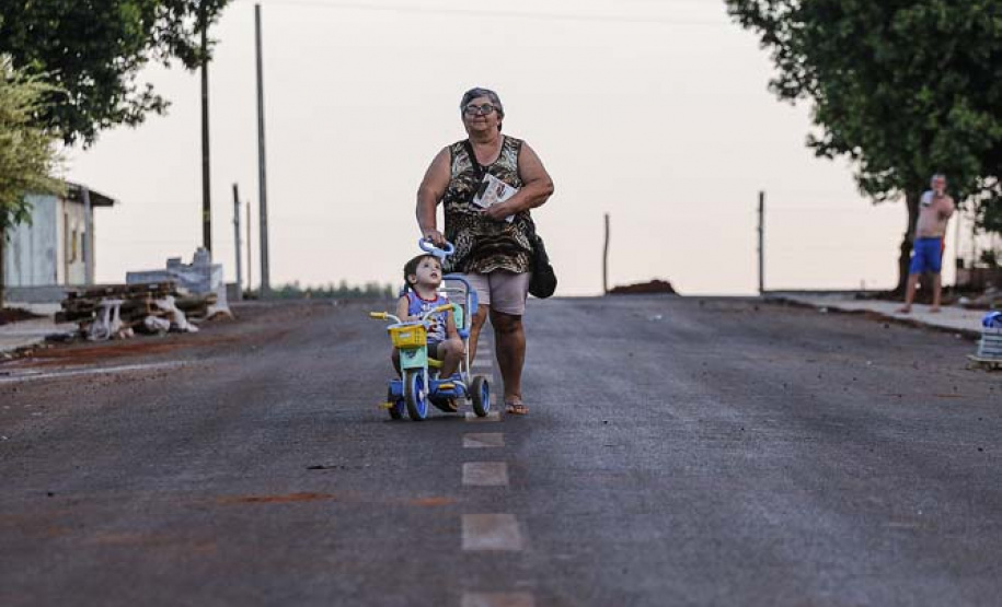 BRAGANEY - 23-10-2020 - Obras de Pavimentação asfáltica e calçada na cidade de Braganey - Foto : Jonathan Campos / AEN