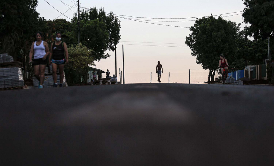 BRAGANEY - 23-10-2020 - Obras de Pavimentação asfáltica e calçada na cidade de Braganey - Foto : Jonathan Campos / AEN