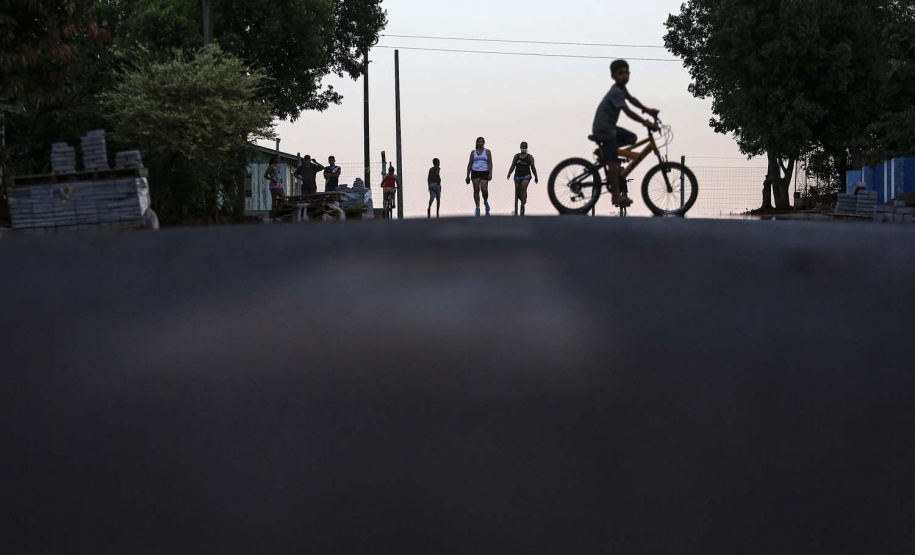 BRAGANEY - 23-10-2020 - Obras de Pavimentação asfáltica e calçada na cidade de Braganey - Foto : Jonathan Campos / AEN