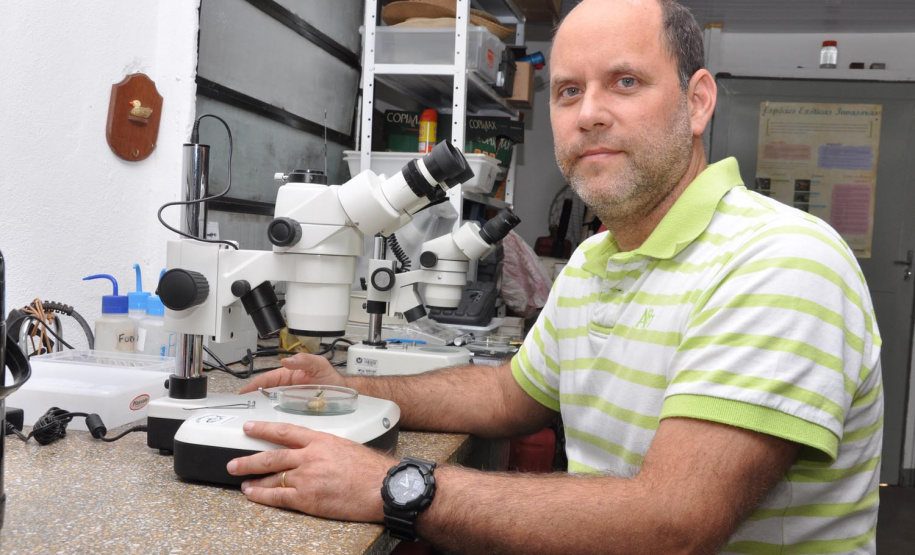 O participa o professor e pesquisador Mário Luís Orsi, da Universidade Estadual de Londrina (UEL), integra o Grupo de Avaliação Técnica (GAT), do Programa Nacional para a Conservação de Espécies Ameaçadas de Extinção – Pró-Espécies, do Ministério do Meio Ambiente.  São ações previstas pelo GAT, a elaboração de protocolos de avaliação de risco sobre espécies, detecção de impactos e formação técnica de gestores e agentes públicos e privados. Foto: UEL