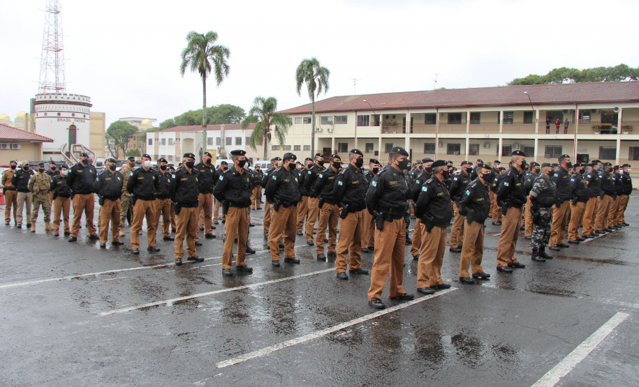 A Polícia Militar comemorou nesta quinta-feira (19), em todo Estado, o Dia da Bandeira. Nas unidades da Capital e do Interior foi feita a cerimônia alusiva com a incineração da Bandeira Nacional, sendo substituída por outra nova. Foto: SESP