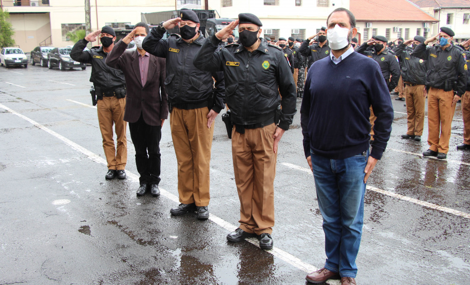 A Polícia Militar comemorou nesta quinta-feira (19), em todo Estado, o Dia da Bandeira. Nas unidades da Capital e do Interior foi feita a cerimônia alusiva com a incineração da Bandeira Nacional, sendo substituída por outra nova. Foto: SESP