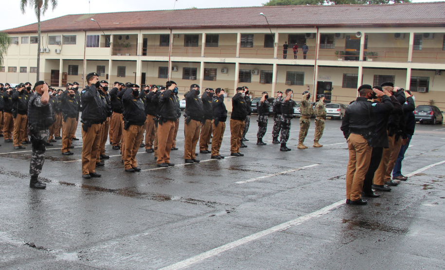 A Polícia Militar comemorou nesta quinta-feira (19), em todo Estado, o Dia da Bandeira. Nas unidades da Capital e do Interior foi feita a cerimônia alusiva com a incineração da Bandeira Nacional, sendo substituída por outra nova. Foto: SESP