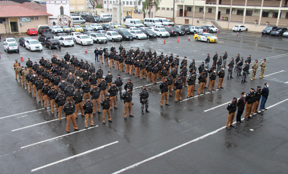 A Polícia Militar comemorou nesta quinta-feira (19), em todo Estado, o Dia da Bandeira. Nas unidades da Capital e do Interior foi feita a cerimônia alusiva com a incineração da Bandeira Nacional, sendo substituída por outra nova. Foto: SESP