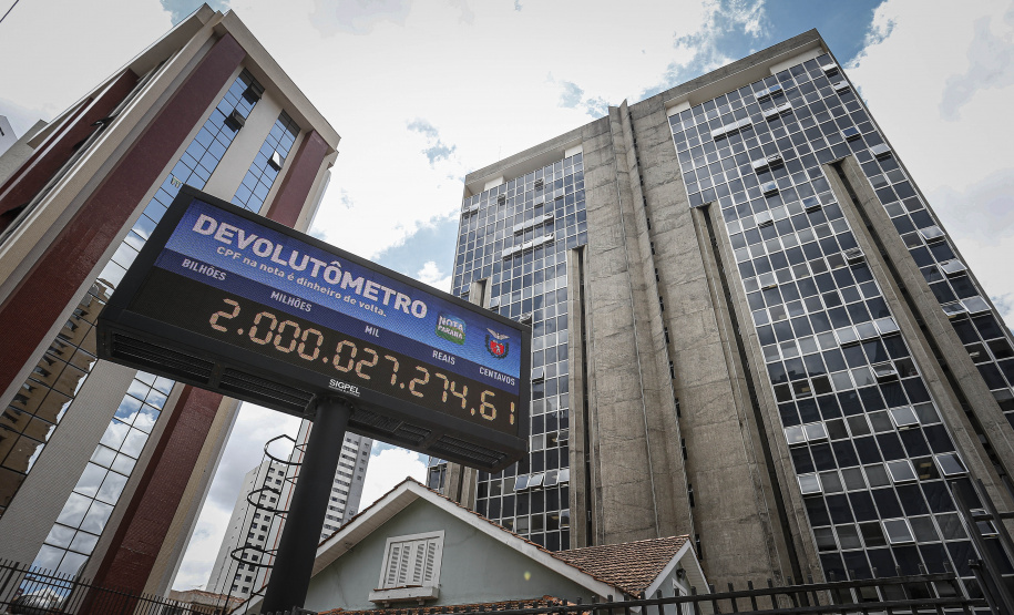 Curitiba -20-11-2020 - Devolutômetro - O Nota Paraná atingiu hoje a marca de R$ 2 bilhão em valores liberados aos participantes do programa- Foto: Jonathan Campos/ AEN