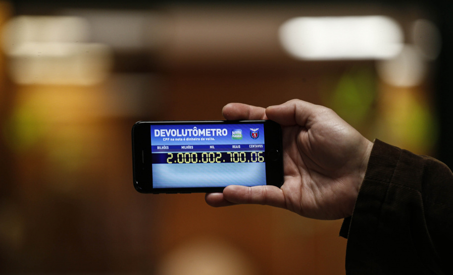 Curitiba -20-11-2020 - Devolutômetro - O Nota Paraná atingiu hoje a marca de R$ 2 bilhão em valores liberados aos participantes do programa- Foto: Jonathan Campos/ AEN