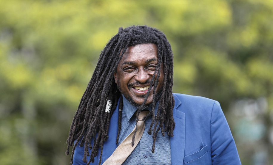 Denilton Laurindo, coordenador de Tratamento e Análise da Superintendência Geral de Diálogo e Interação Social (Sudis) e presidente do Grupo de Trabalho dos Povos e Comunidades Tradicionais do Paraná.  Foto:Jonathan Campos/AEN