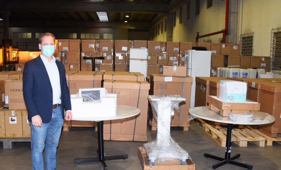 A Secretaria de Estado da Saúde cedeu 12 respiradores e 12 monitores para equipar leitos de UTI exclusivos Covid-19 para a Secretaria Municipal de Curitiba. Os equipamentos serão levados ao Hospital Universitário Evangélico Mackenzie para ativação de 12 UTIs nesta sexta-feira (20). Foto: Américo Antonio/SESA