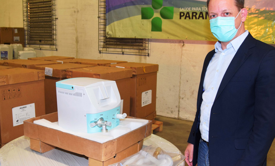 A Secretaria de Estado da Saúde cedeu 12 respiradores e 12 monitores para equipar leitos de UTI exclusivos Covid-19 para a Secretaria Municipal de Curitiba. Os equipamentos serão levados ao Hospital Universitário Evangélico Mackenzie para ativação de 12 UTIs nesta sexta-feira (20). Foto: Américo Antonio/SESA