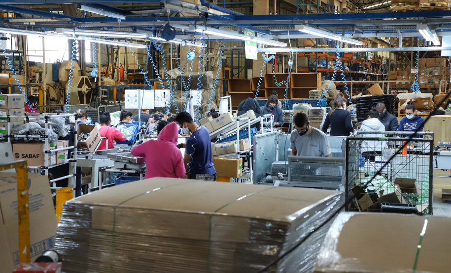 A produção industrial paranaense foi a que mais cresceu entre agosto e setembro no País, um avanço de 7,7%, de acordo com o Instituto Brasileiro de Geografia e Estatística (IBGE).  Foto: José Fernando Ogura/AEN