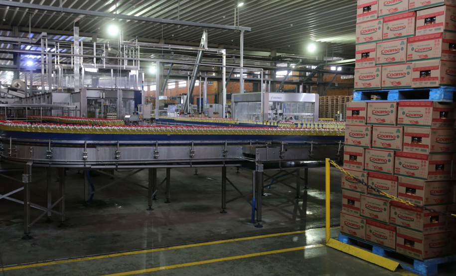 Feito no parana Coamo FEITO NO PARANA - Coamo cooperativa agro-industrial , a maior cooperativa da América Latina, com sede em Campo Mourão. Tem na linha alimentícia as marcas Primê, Sollus, Dualis e Anniela produz óleo de soja refinado, café torrado e moído, margarinas, farinha de trigo e gordura vegetal hidrogenada. 09/10/2020 - Foto: Geraldo Bubniak/AEN