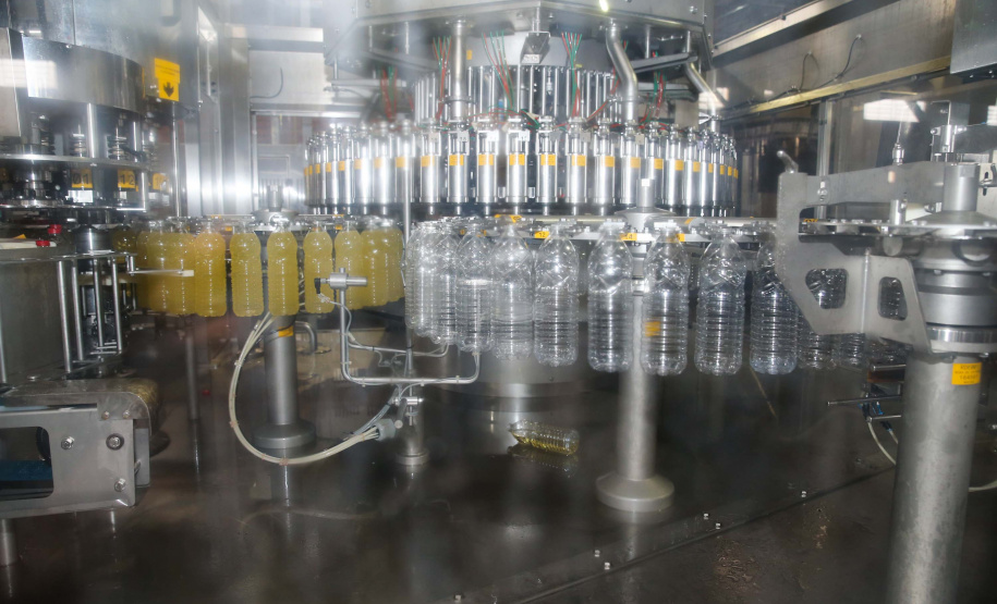 Feito no parana Coamo FEITO NO PARANA - Coamo cooperativa agro-industrial , a maior cooperativa da América Latina, com sede em Campo Mourão. Tem na linha alimentícia as marcas Primê, Sollus, Dualis e Anniela produz óleo de soja refinado, café torrado e moído, margarinas, farinha de trigo e gordura vegetal hidrogenada. 09/10/2020 - Foto: Geraldo Bubniak/AEN