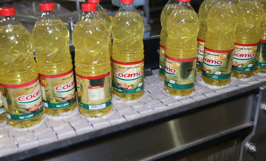 Feito no parana Coamo FEITO NO PARANA - Coamo cooperativa agro-industrial , a maior cooperativa da América Latina, com sede em Campo Mourão. Tem na linha alimentícia as marcas Primê, Sollus, Dualis e Anniela produz óleo de soja refinado, café torrado e moído, margarinas, farinha de trigo e gordura vegetal hidrogenada. 09/10/2020 - Foto: Geraldo Bubniak/AEN