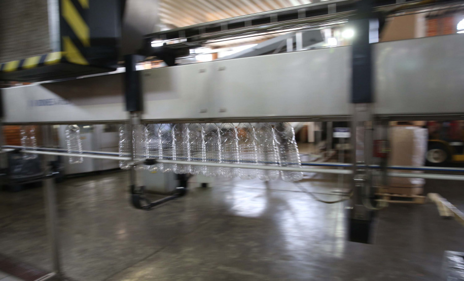 Feito no parana Coamo FEITO NO PARANA - Coamo cooperativa agro-industrial , a maior cooperativa da América Latina, com sede em Campo Mourão. Tem na linha alimentícia as marcas Primê, Sollus, Dualis e Anniela produz óleo de soja refinado, café torrado e moído, margarinas, farinha de trigo e gordura vegetal hidrogenada. 09/10/2020 - Foto: Geraldo Bubniak/AEN