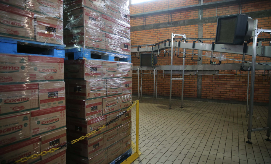 Feito no parana Coamo FEITO NO PARANA - Coamo cooperativa agro-industrial , a maior cooperativa da América Latina, com sede em Campo Mourão. Tem na linha alimentícia as marcas Primê, Sollus, Dualis e Anniela produz óleo de soja refinado, café torrado e moído, margarinas, farinha de trigo e gordura vegetal hidrogenada. 09/10/2020 - Foto: Geraldo Bubniak/AEN