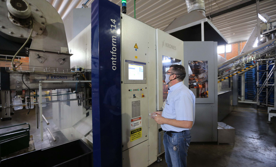 Feito no parana Coamo FEITO NO PARANA - Coamo cooperativa agro-industrial , a maior cooperativa da América Latina, com sede em Campo Mourão. Tem na linha alimentícia as marcas Primê, Sollus, Dualis e Anniela produz óleo de soja refinado, café torrado e moído, margarinas, farinha de trigo e gordura vegetal hidrogenada. 09/10/2020 - Foto: Geraldo Bubniak/AEN